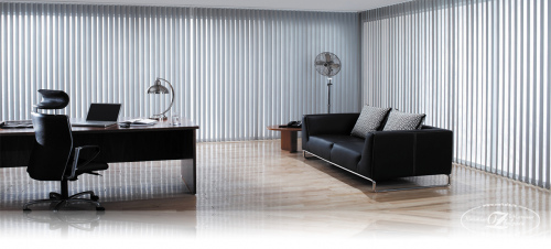 Офисные перегородки с жалюзи в кабинете